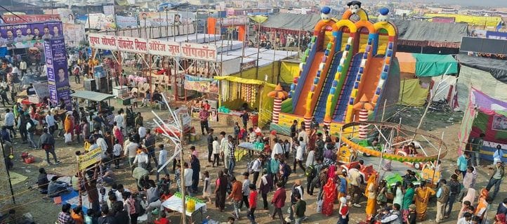 ककोड़ा मेले में स्नान को उमड़ी भीड़। संवाद