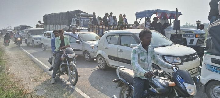ककोड़ा मेले में स्नान को उमड़ी भीड़। संवाद