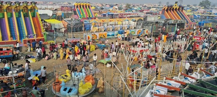 ककोड़ा मेले में स्नान को उमड़ी भीड़। संवाद