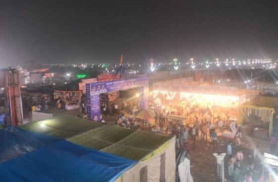 ककोड़ा मेले में स्नान को उमड़ी भीड़। संवाद