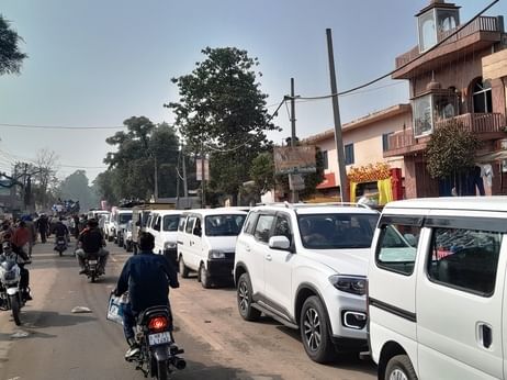 कपालमोचन मेले में लगे जाम के कारण कतार में खड़ी बसें। संवाद कपालमोचन मेले में लगे जाम के कारण कतार में खड़ी बसें। संवाद