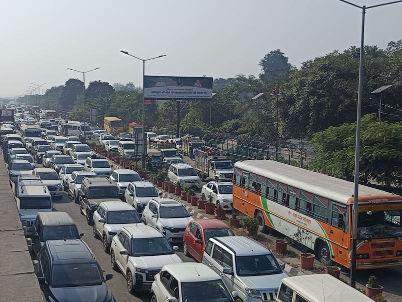 कार्तिक पूर्णिमा पर हरकी पैड़ी में गंगा स्नान के लिए उमड़ी श्रद्धालुओं की भीड़ । संवाद कार्तिक पूर्णिमा पर हरकी पैड़ी में गंगा स्नान के लिए उमड़ी श्रद्धालुओं की भीड़ । संवाद