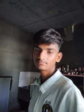 मृतक अर्शदीप का भाखड़ा में शव मिलने पर मौके पर पहुंची ग्रामीण और पुलिस टीम,स्त्रोत ग्रामीण