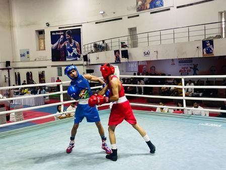 राजीव गांधी स्टेडियम में हरियाणा ओलंपिक बॉक्सिंग प्रतियोगिता के दौरान मुकाबला करती नूंह की भारत राजीव गांधी स्टेडियम में हरियाणा ओलंपिक बॉक्सिंग प्रतियोगिता के दौरान मुकाबला करती नूंह की भारत