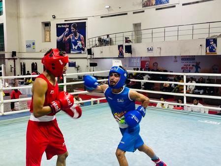 राजीव गांधी स्टेडियम में हरियाणा ओलंपिक बॉक्सिंग प्रतियोगिता के दौरान मुकाबला करती नूंह की भारत राजीव गांधी स्टेडियम में हरियाणा ओलंपिक बॉक्सिंग प्रतियोगिता के दौरान मुकाबला करती नूंह की भारत