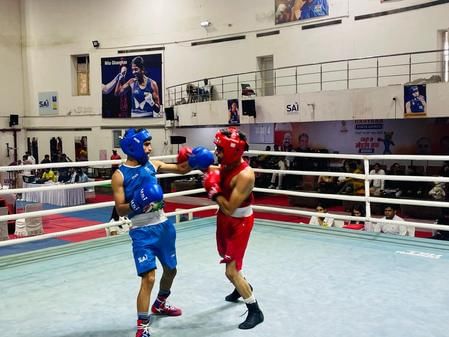 राजीव गांधी स्टेडियम में हरियाणा ओलंपिक बॉक्सिंग प्रतियोगिता के दौरान मुकाबला करती नूंह की भारत राजीव गांधी स्टेडियम में हरियाणा ओलंपिक बॉक्सिंग प्रतियोगिता के दौरान मुकाबला करती नूंह की भारत