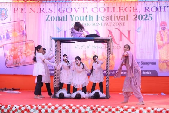 22-पंडित नेकीराम शर्मा राजकीय महाविद्यालय क्षेत्रीय युवा महोत्सव के दौरान नृत्य प्रस्तुति देती 22-पंडित नेकीराम शर्मा राजकीय महाविद्यालय क्षेत्रीय युवा महोत्सव के दौरान नृत्य प्रस्तुति देती