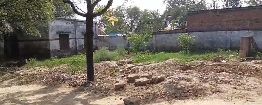 फोटो-04- कंपोजिट विद्यालय पहाड़ीपुर में गायब जर्जर भवन। वीडियो ग्रैब फोटो-04- कंपोजिट विद्यालय पहाड़ीपुर में गायब जर्जर भवन। वीडियो ग्रैब
