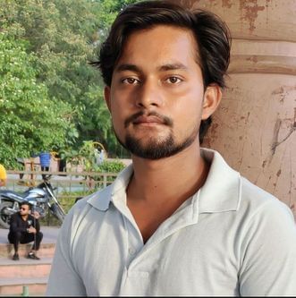 फोटो नंबर-30- एक्सप्रेसवे किनारे बना वह सोख्ता पिट जिसमें बाइक सहित गिरने से हुई तीन दोस्तों की