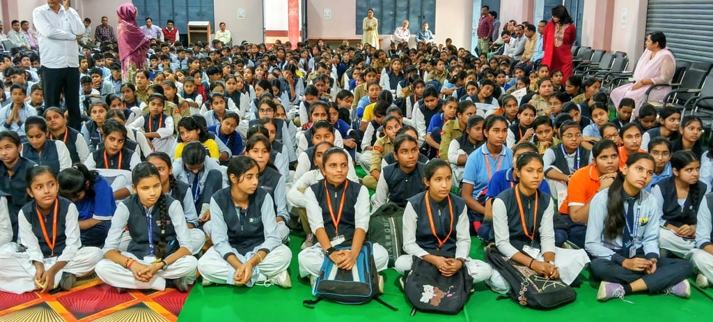 कृषक इंटर कालेज में विधिक साक्षरता शिविर में अभियोजन अधिकारी धनंजय सिंह छात्र छात्राओं को जानका कृषक इंटर कालेज में विधिक साक्षरता शिविर में अभियोजन अधिकारी धनंजय सिंह छात्र छात्राओं को जानका