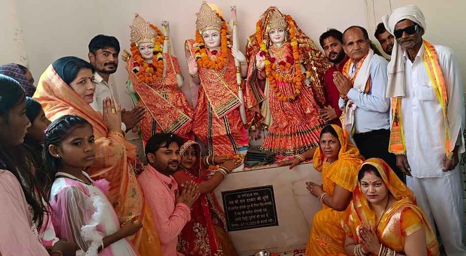 सराय खादर में श्री राम दरबार की प्राण प्रतिष्ठा हवन में शामिल ग्रामीण स्रोत संवाद