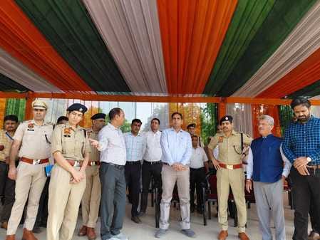 शहर पुलिस लाइन मैदान में होने वाले राज्य स्तरीय कार्यक्रम को लेकर तैयारियों का जायजा लेते हुए उ