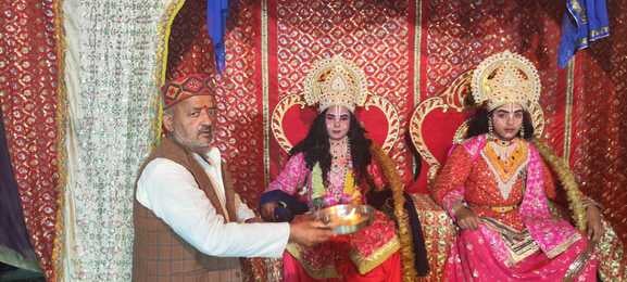 तामेश्वरनाथ धाम में आयोजित रामलीला के दौरान रावण व वाणासुर संवाद । श्रोत - आयोजक तामेश्वरनाथ धाम में आयोजित रामलीला के दौरान रावण व वाणासुर संवाद । श्रोत - आयोजक