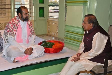 उद्योगपति मुकेश अंबानी ने किये श्रीनाथजी के दर्शन : फोटो अमर उजाला