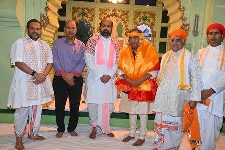 उद्योगपति मुकेश अंबानी ने किये श्रीनाथजी के दर्शन : फोटो अमर उजाला