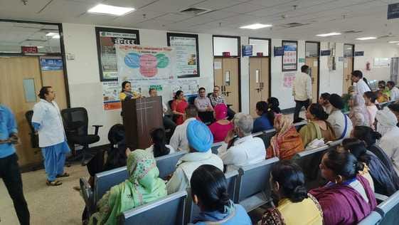 अंबाला छावनी के नागरिक अस्पताल में कैंसर पर व्याख्यान देते विशेषज्ञ। प्रवक्ता