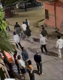 अंबाला छावनी की राम किशन कॉलोनी में मोहम्मद जावेद के परिजन विलाप करते हुए। परिजन