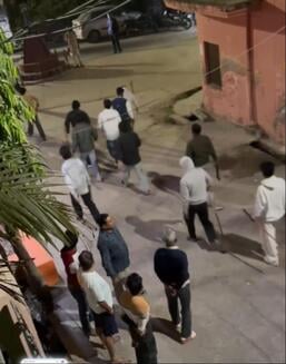 अंबाला छावनी की राम किशन कॉलोनी में मोहम्मद जावेद के परिजन विलाप करते हुए। परिजन