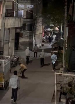 अंबाला छावनी की राम किशन कॉलोनी में मोहम्मद जावेद के परिजन विलाप करते हुए। परिजन