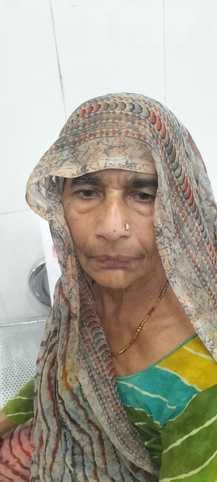 फोटो - 17 मेडिकल कॉलेज स्थित दवा काउंटर पर लगी लाइन। संवाद फोटो - 17 मेडिकल कॉलेज स्थित दवा काउंटर पर लगी लाइन। संवाद
