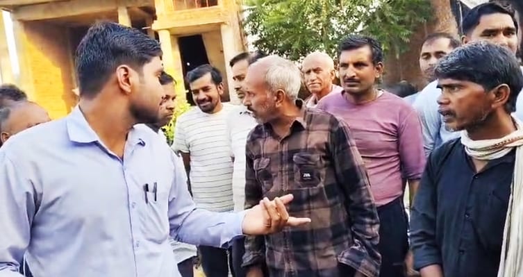 फोटो-19-नरैनी में हंगामा करते किसान। वीडियो ग्रैब