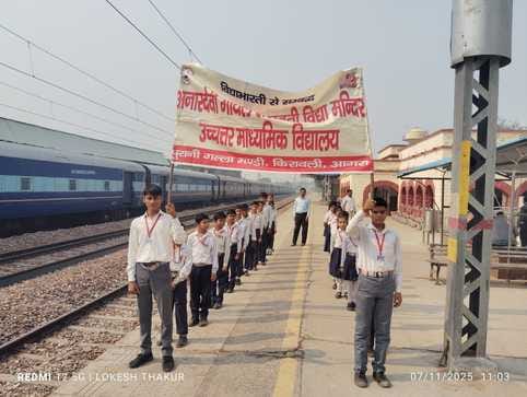 किरावली में बच्चों ने नगर भ्रमण कर पोस्ट आफिस, स्टेशन, सामुदायिक स्वास्थ्य केंद्र,एवं था ने किर