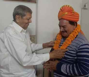 खुटार से राजस्थान के श्री खाटू श्याम के लिए रवाना होते भक्त। संवाद