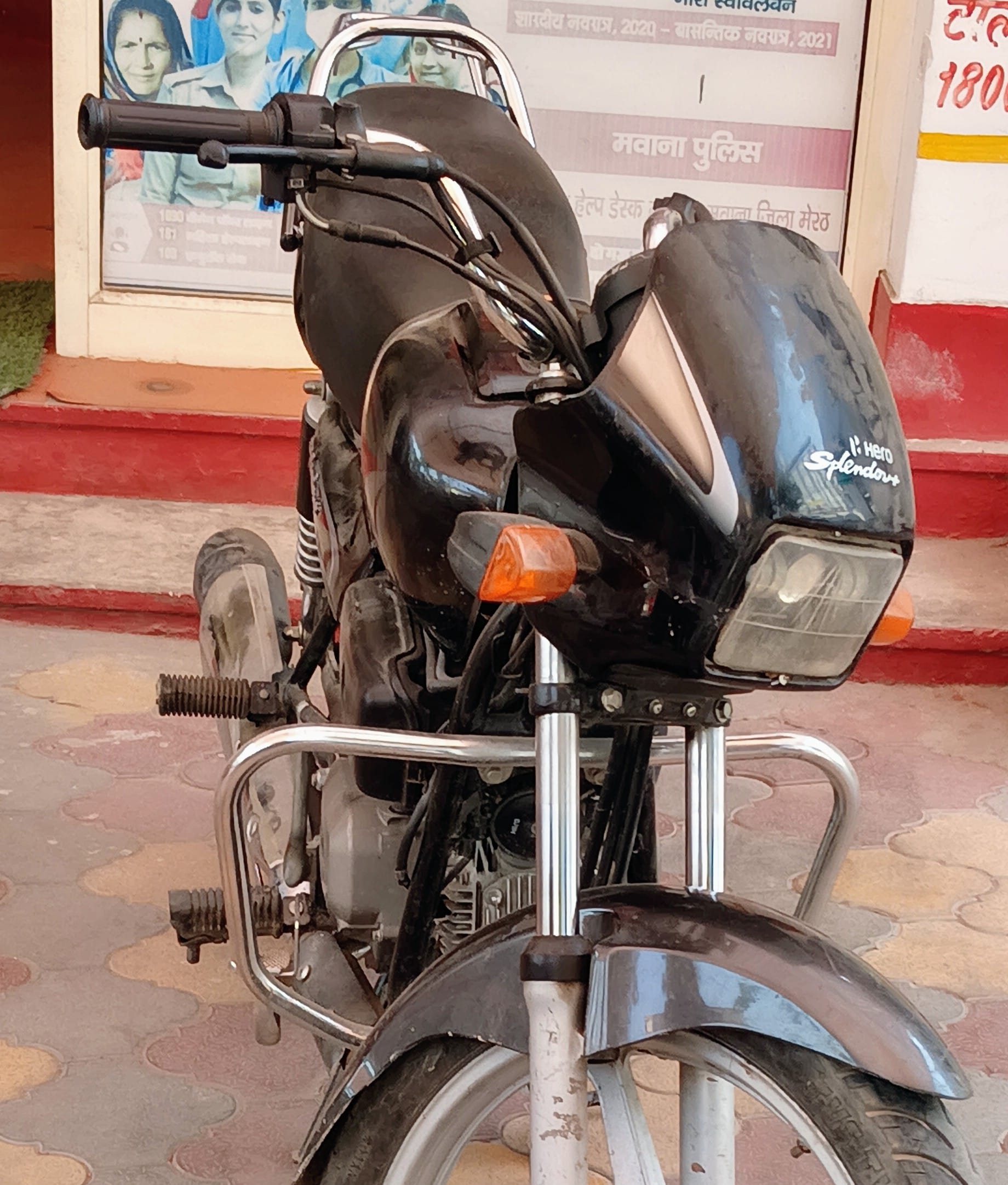 सीओ पंकज लवानिया घटनास्थल का निरीक्षण करते हुए। (बहसूमा)