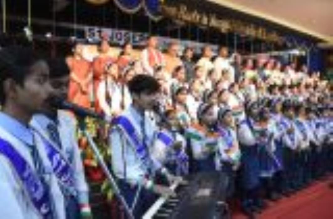 सेंट जोसेफ स्कूल में सांसद डॉ. दिनेश शर्मा, लखनऊ महानगर अध्यक्ष आनंद द्विवेदी, महापौर सुषमा खर्