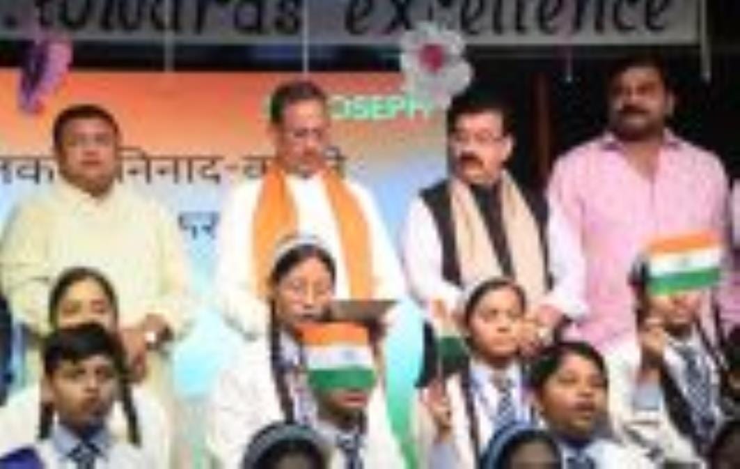 सेंट जोसेफ स्कूल में सांसद डॉ. दिनेश शर्मा, लखनऊ महानगर अध्यक्ष आनंद द्विवेदी, महापौर सुषमा खर्