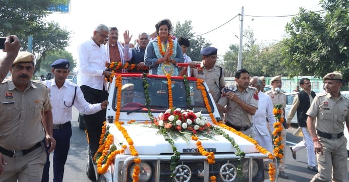 11...रोहतक के घनीपुरा में महिला क्रिकेट विश्व कप विजेता खिलाड़ी क्रिकेटर शैफाली वर्मा के स्वागत