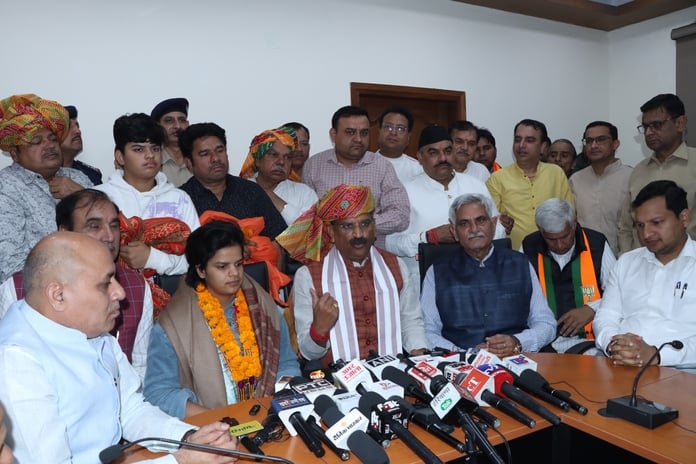 11...रोहतक के घनीपुरा में महिला क्रिकेट विश्व कप विजेता खिलाड़ी क्रिकेटर शैफाली वर्मा के स्वागत