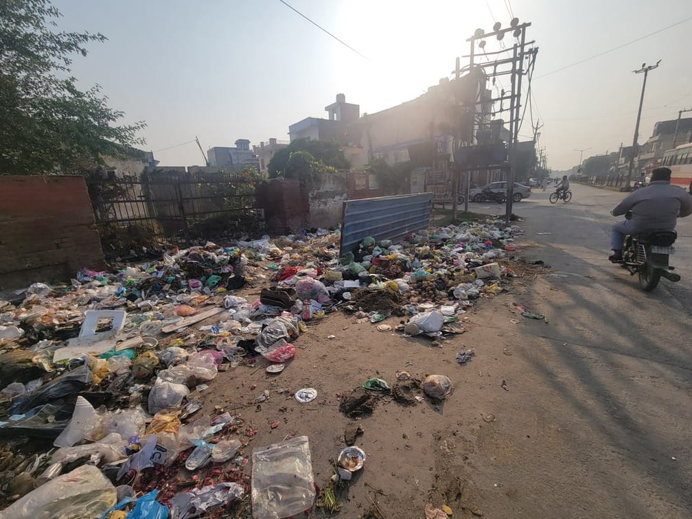 अप्रूवल ना मिलने के कारण खड़े हुए डोर टू डोर कूड़ा उठाने के वाहन : संवाद अप्रूवल ना मिलने के कारण खड़े हुए डोर टू डोर कूड़ा उठाने के वाहन : संवाद