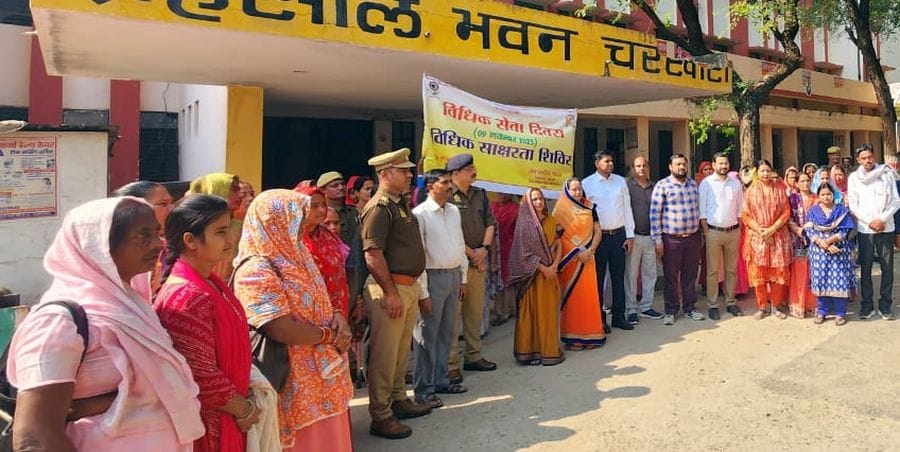 फोटो 09 एमएएचपी 14 परिचय-कस्बा कुलपहाड़ में जागरूकता रैली निकालते अध्यापक व छात्र-छात्राएं। संव