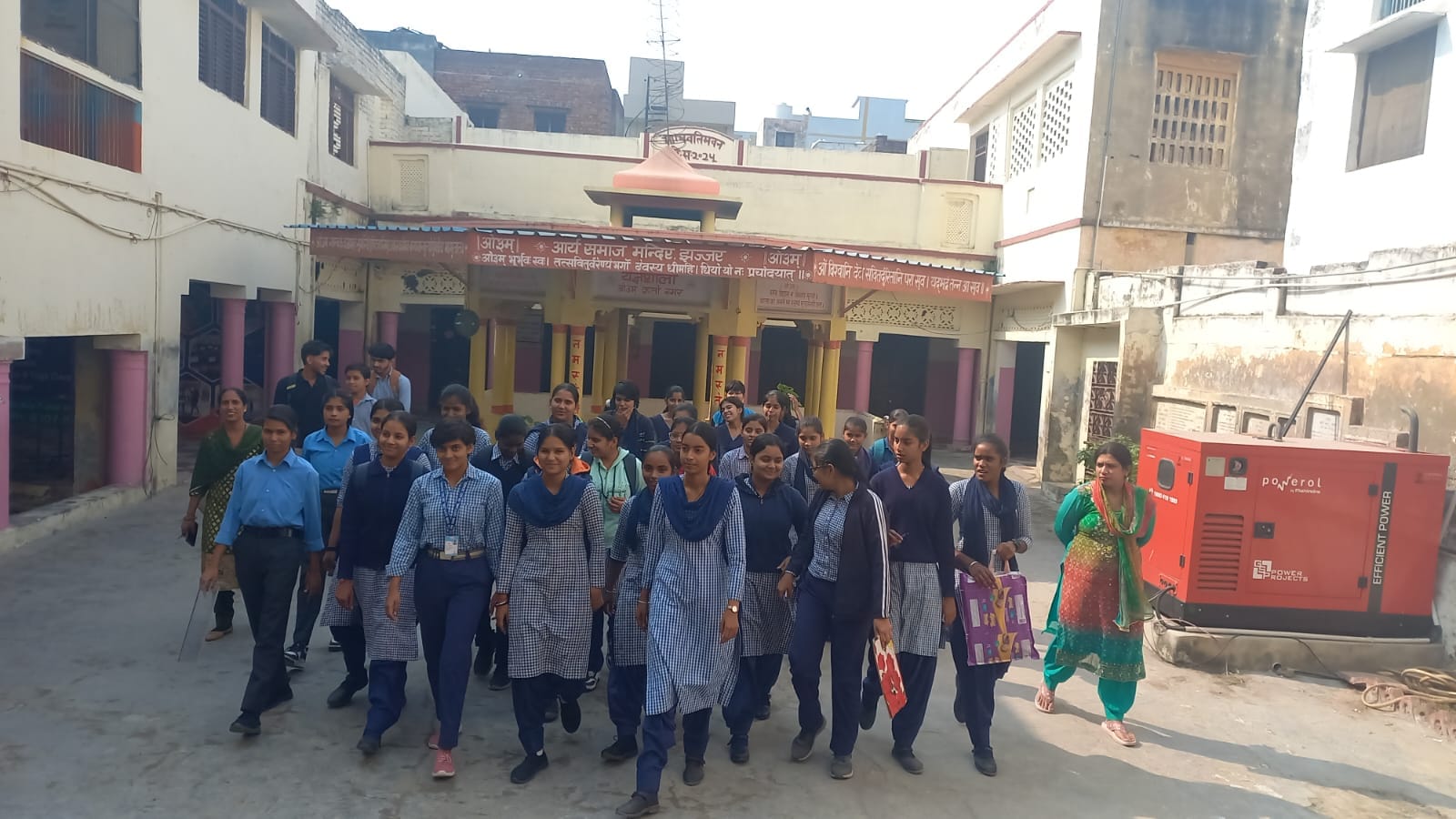 09jjrp12- वैदिक कन्या सीनियर सेकेंडरी स्कूल में अतुल महेश्वरी छात्रवृत्ति के लिए परीक्षा देते 