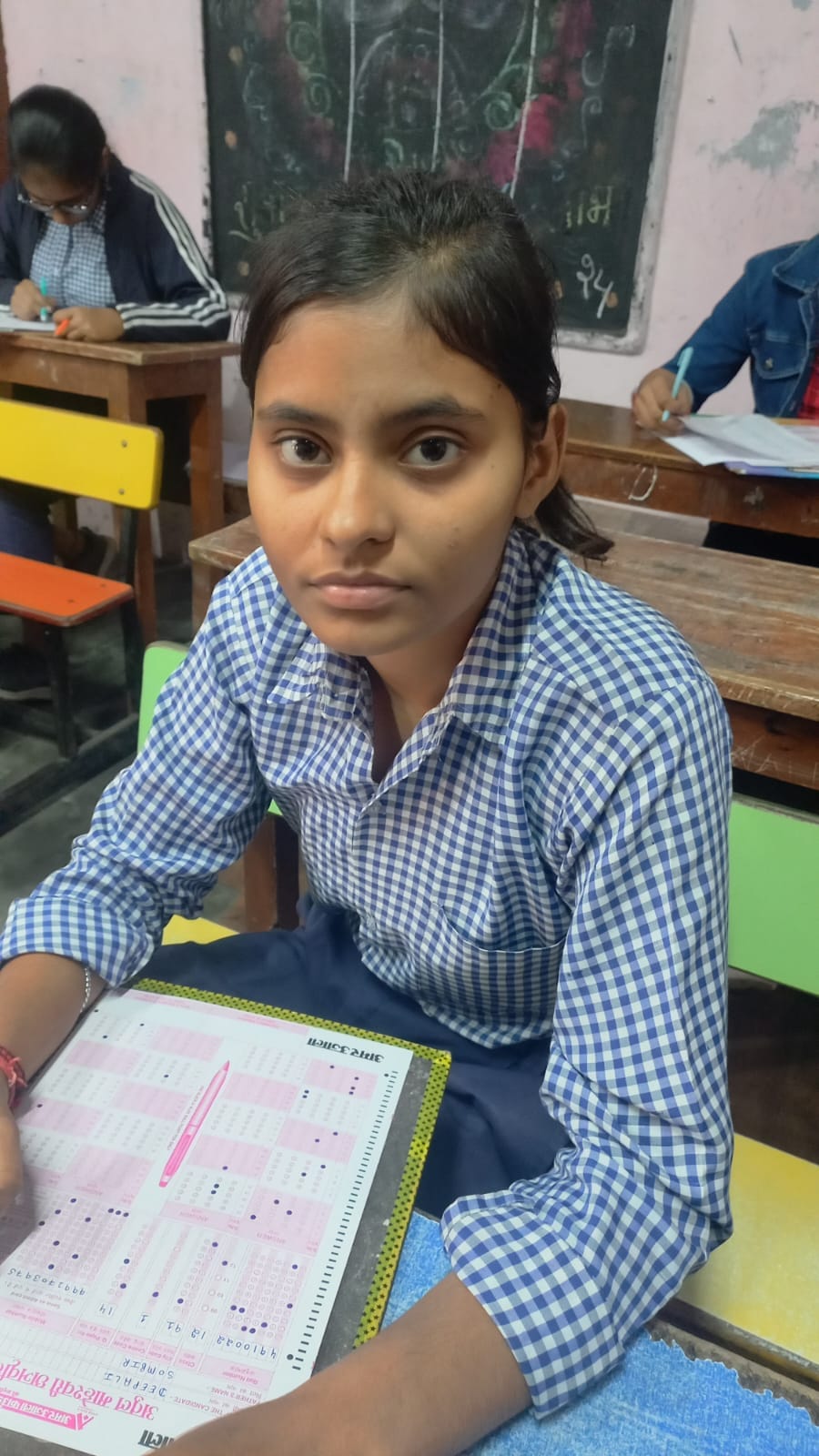 09jjrp12- वैदिक कन्या सीनियर सेकेंडरी स्कूल में अतुल महेश्वरी छात्रवृत्ति के लिए परीक्षा देते 