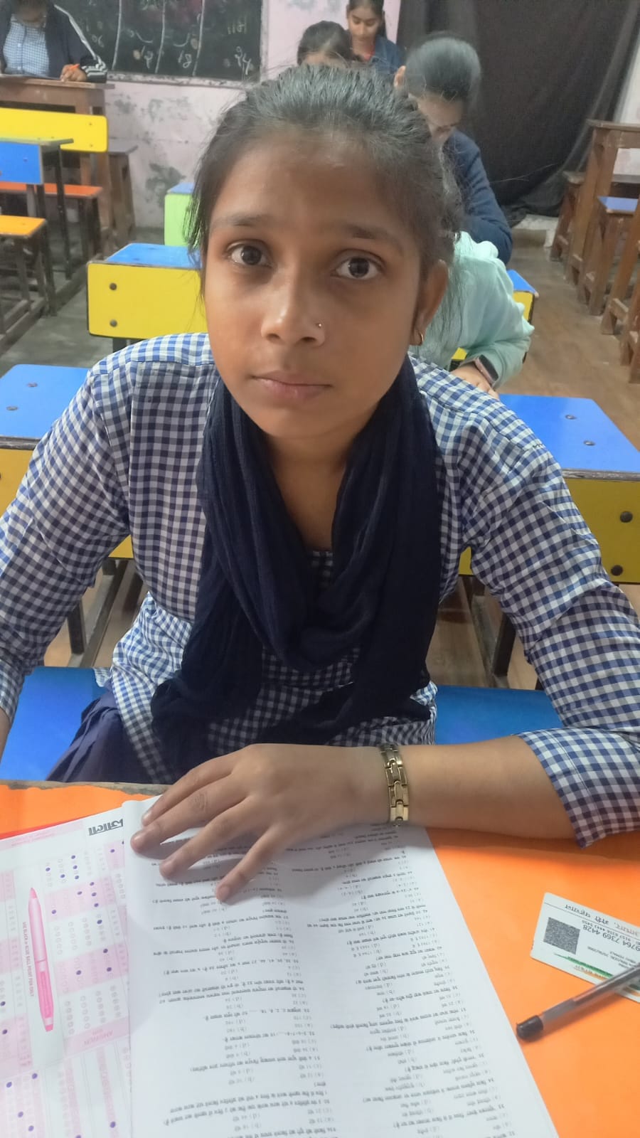 09jjrp12- वैदिक कन्या सीनियर सेकेंडरी स्कूल में अतुल महेश्वरी छात्रवृत्ति के लिए परीक्षा देते 