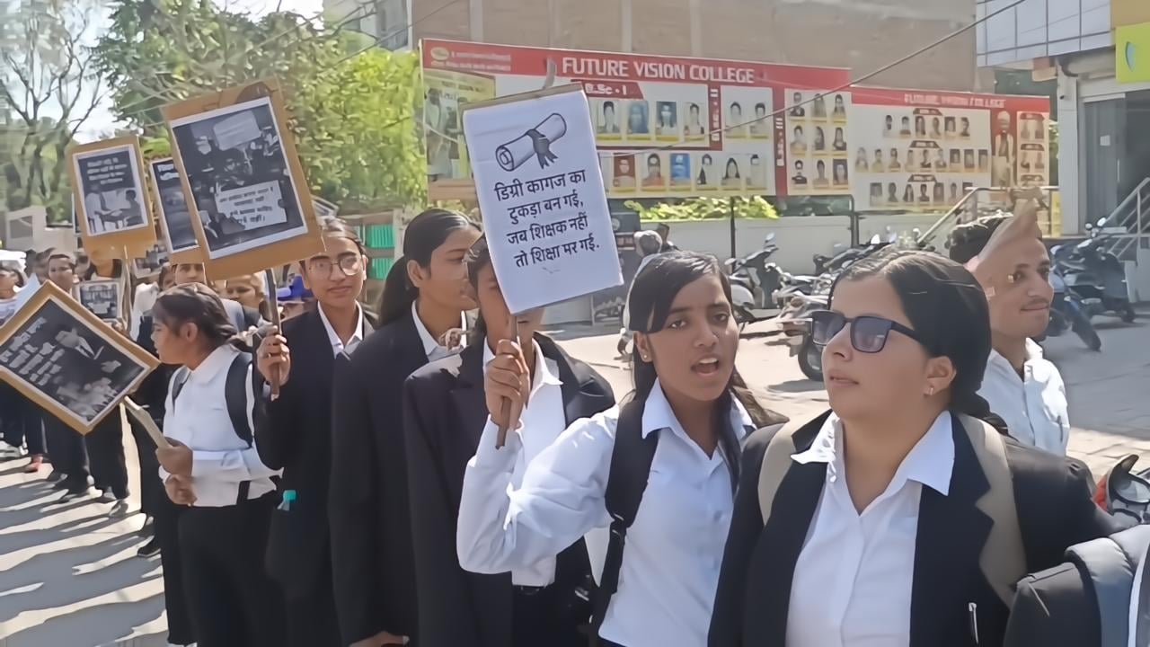 ऐसे हुआ प्रदर्शन ऐसे हुआ प्रदर्शन