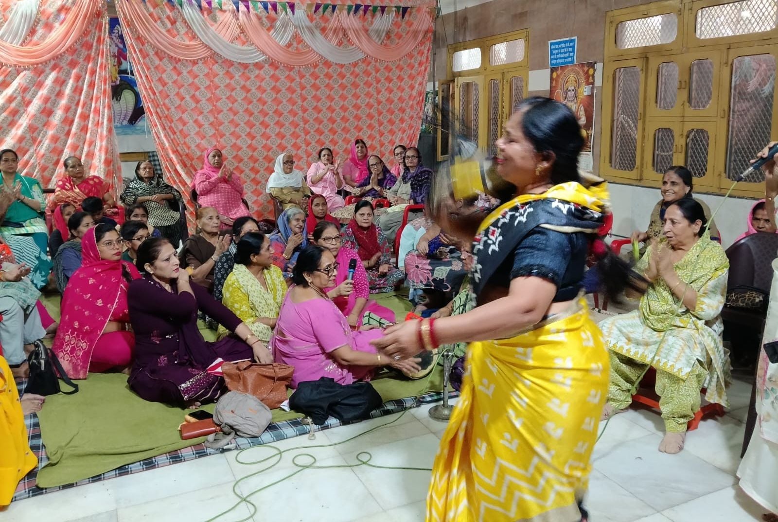 फोटो 17- सोनीपत के मॉडल टाउन स्थित श्री नवदु्र्गा शक्ति सिद्धपीठ मंदिर में महायज्ञ के पश्चात पू फोटो 17- सोनीपत के मॉडल टाउन स्थित श्री नवदु्र्गा शक्ति सिद्धपीठ मंदिर में महायज्ञ के पश्चात पू