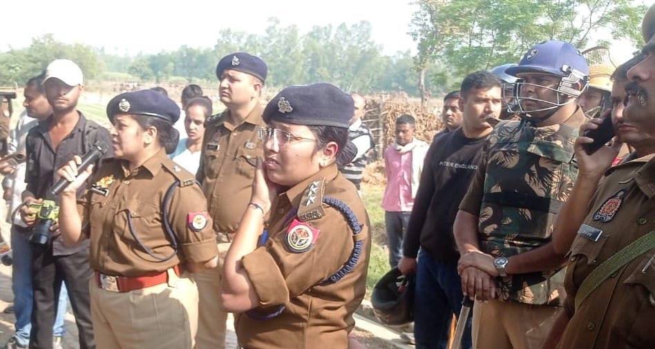 जलालाबाद के रौली बौरी गांव में श्मशान की जमीन पर बना आलीशन भवन। संवाद