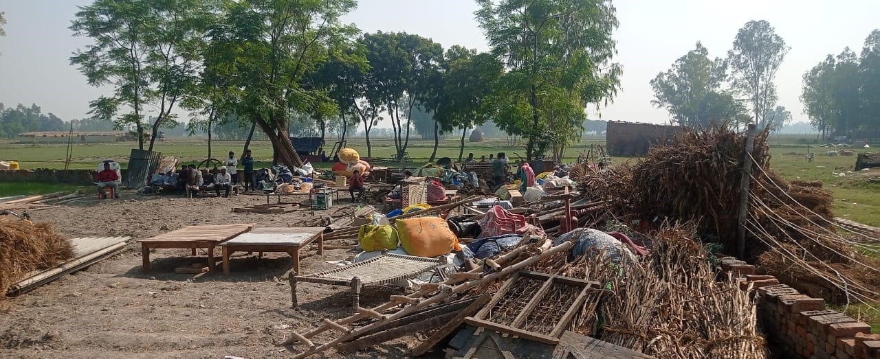 जलालाबाद के रौली बौरी गांव में श्मशान की जमीन पर बना आलीशन भवन। संवाद