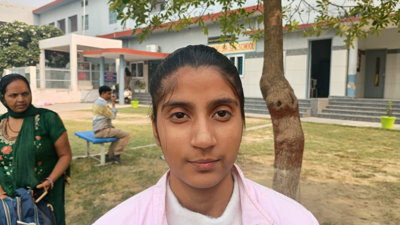 पूनम, परीक्षार्थी