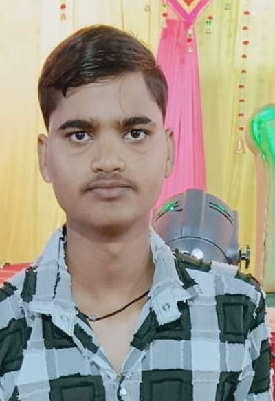 पिता पुत्र की मौत के बाद रिसौली गांव में रोते बिलखते परिजन। संवाद पिता पुत्र की मौत के बाद रिसौली गांव में रोते बिलखते परिजन। संवाद