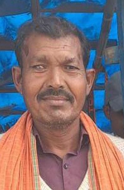 पिता पुत्र की मौत के बाद रिसौली गांव में रोते बिलखते परिजन। संवाद पिता पुत्र की मौत के बाद रिसौली गांव में रोते बिलखते परिजन। संवाद