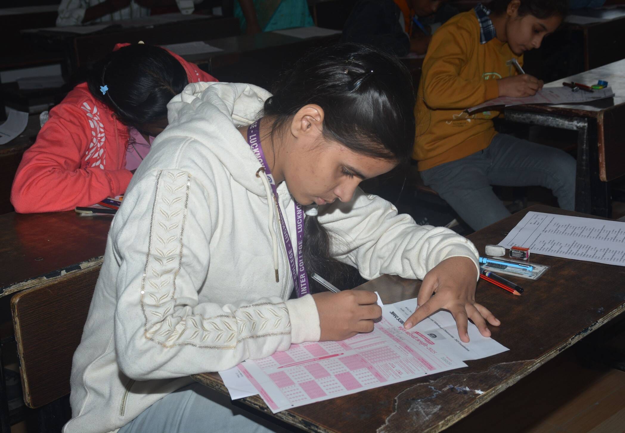 राजधानी के दो केंद्रों पर हुई अतुल माहेश्वरी छात्रवृत्ति परीक्षा। राजधानी के दो केंद्रों पर हुई अतुल माहेश्वरी छात्रवृत्ति परीक्षा।
