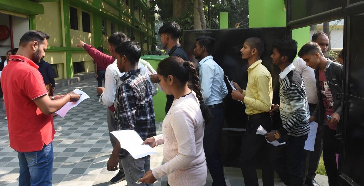 राजधानी के दो केंद्रों पर हुई अतुल माहेश्वरी छात्रवृत्ति परीक्षा। राजधानी के दो केंद्रों पर हुई अतुल माहेश्वरी छात्रवृत्ति परीक्षा।