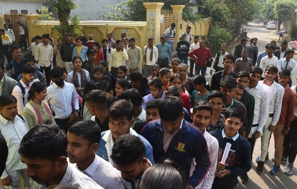 राजधानी के दो केंद्रों पर हुई अतुल माहेश्वरी छात्रवृत्ति परीक्षा। राजधानी के दो केंद्रों पर हुई अतुल माहेश्वरी छात्रवृत्ति परीक्षा।