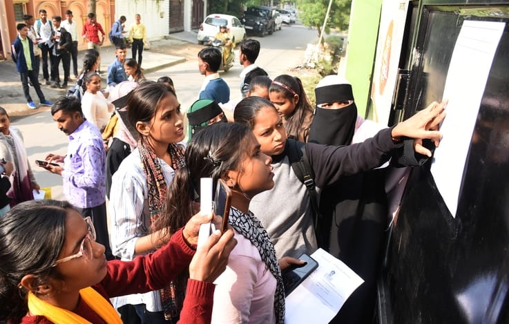 राजधानी के दो केंद्रों पर हुई अतुल माहेश्वरी छात्रवृत्ति परीक्षा। राजधानी के दो केंद्रों पर हुई अतुल माहेश्वरी छात्रवृत्ति परीक्षा।