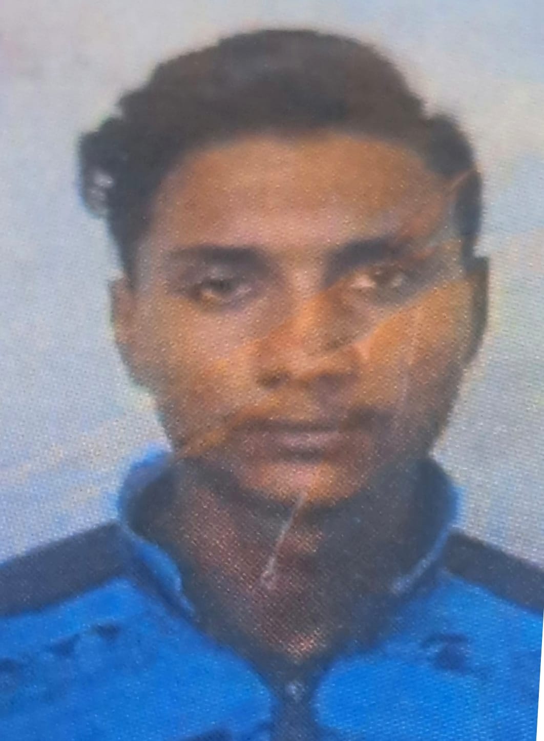 स्योहारा के गांव बूढ़ेरन में आम के बाग में युवक का शव मिलने पर गमजदा परिजन। संवाद स्योहारा के गांव बूढ़ेरन में आम के बाग में युवक का शव मिलने पर गमजदा परिजन। संवाद