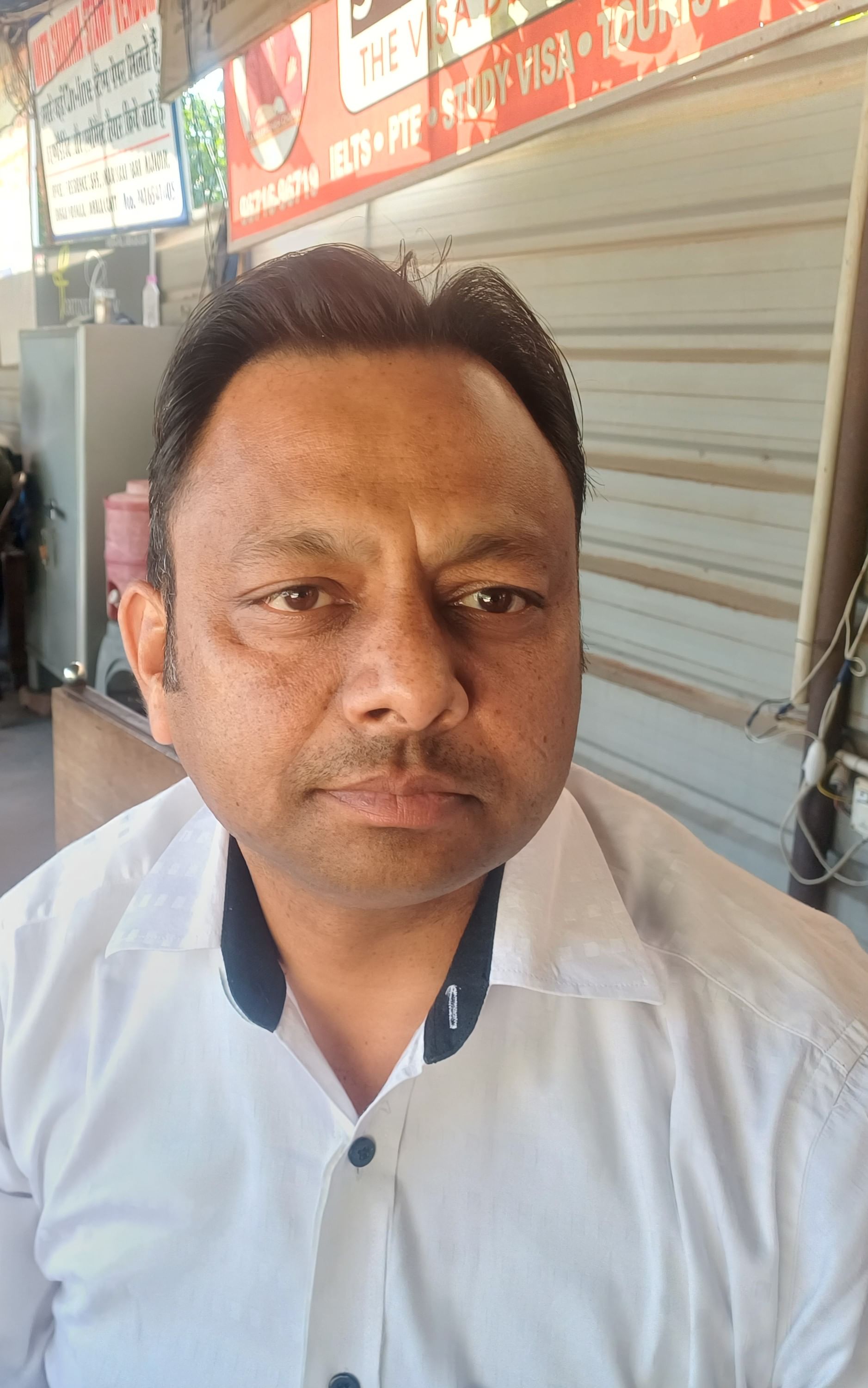 अंबाला छावनी तहसील में पेपरलैस रजिस्ट्री करवाने पहुंचे लोग। संवाद